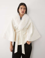 Frieda Cape-Jacke mit Flauschkragen