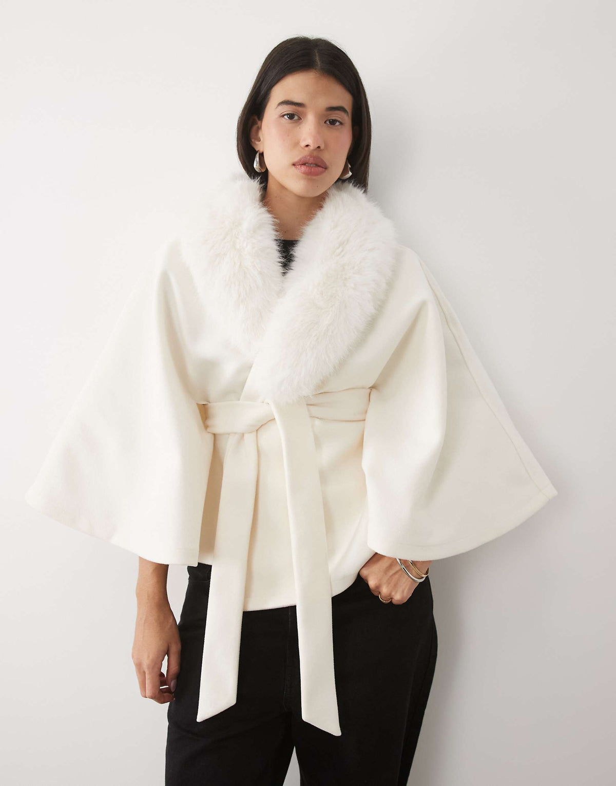 Frieda Cape-Jacke mit Flauschkragen