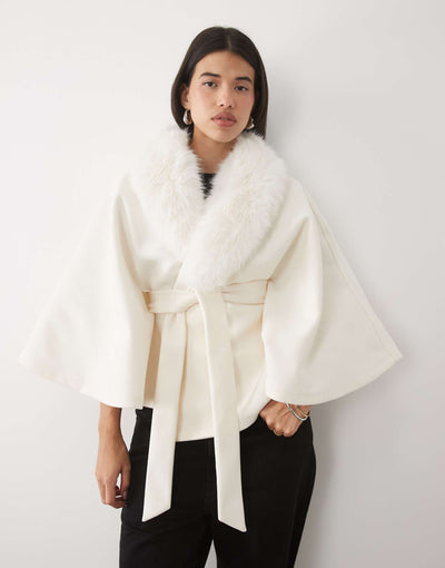 Frieda Cape-Jacke mit Flauschkragen