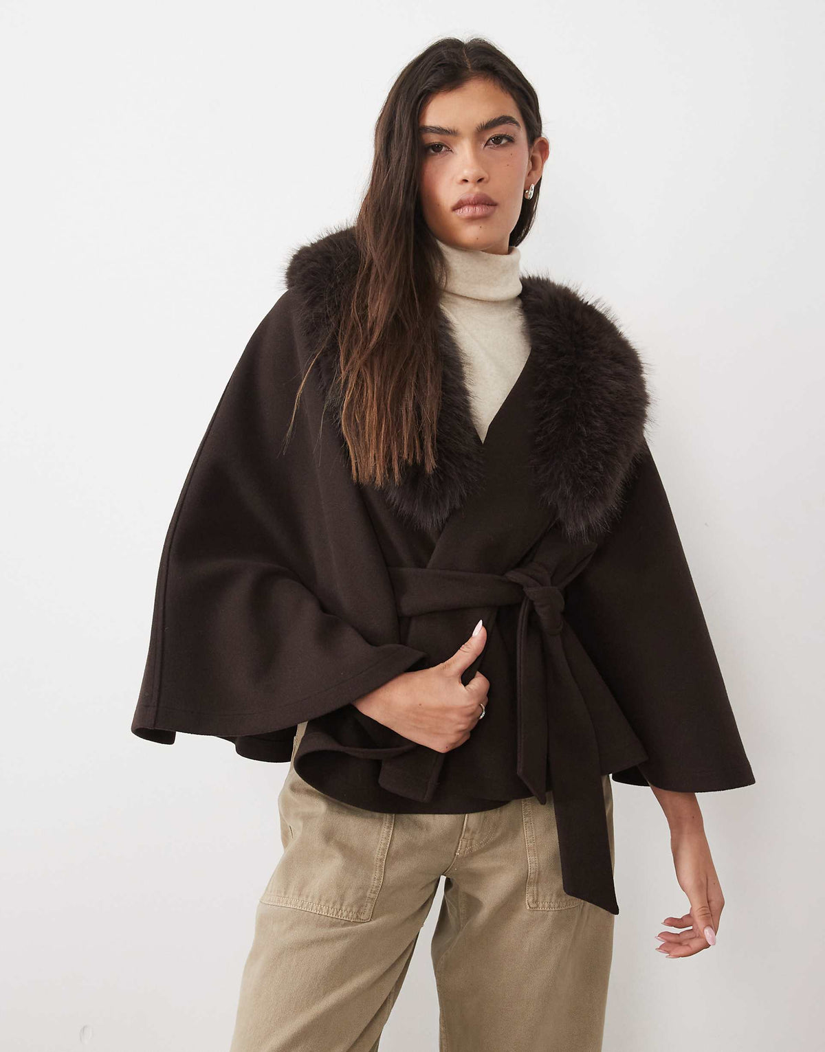 Frieda Cape-Jacke mit Flauschkragen